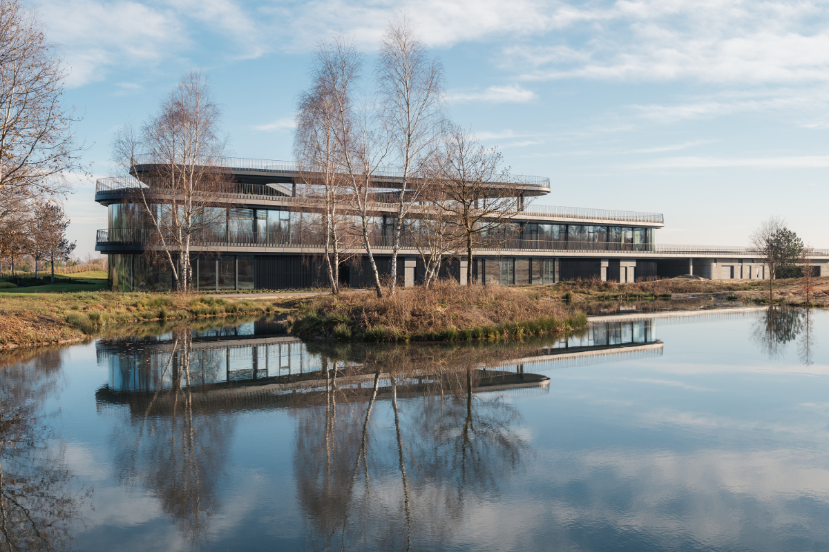 Inwestor: Press Glass S.A.