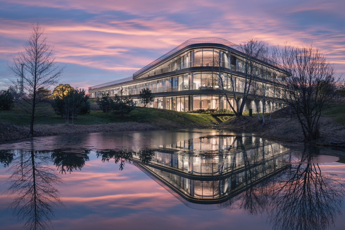 Inwestor: Press Glass S.A.