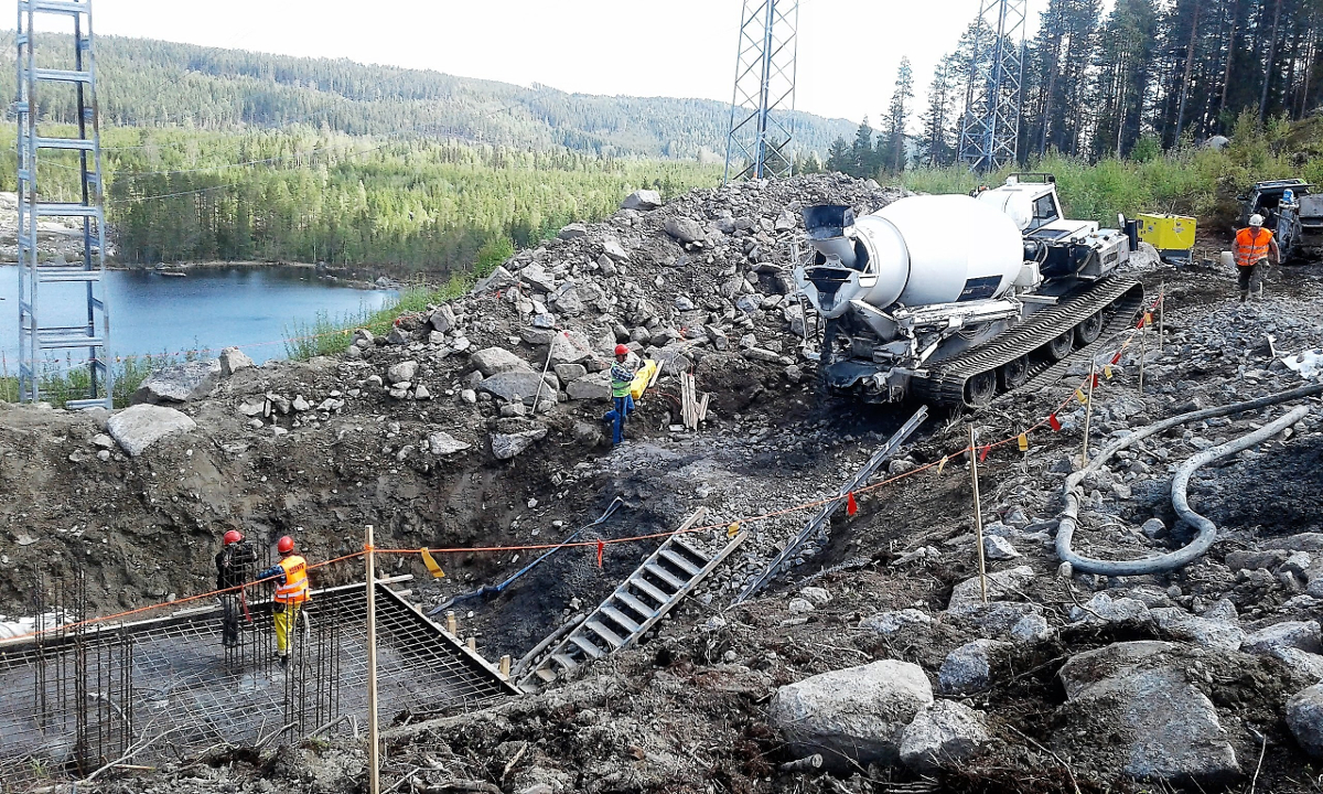 Wykonanie szalunków oraz fundamentów pod trakcję elektryczną w Stor-Finnforsen koło Ramsele (Szwecja)